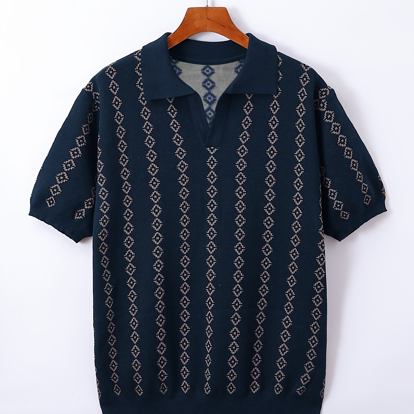 King's Heir V-Neck Lapel