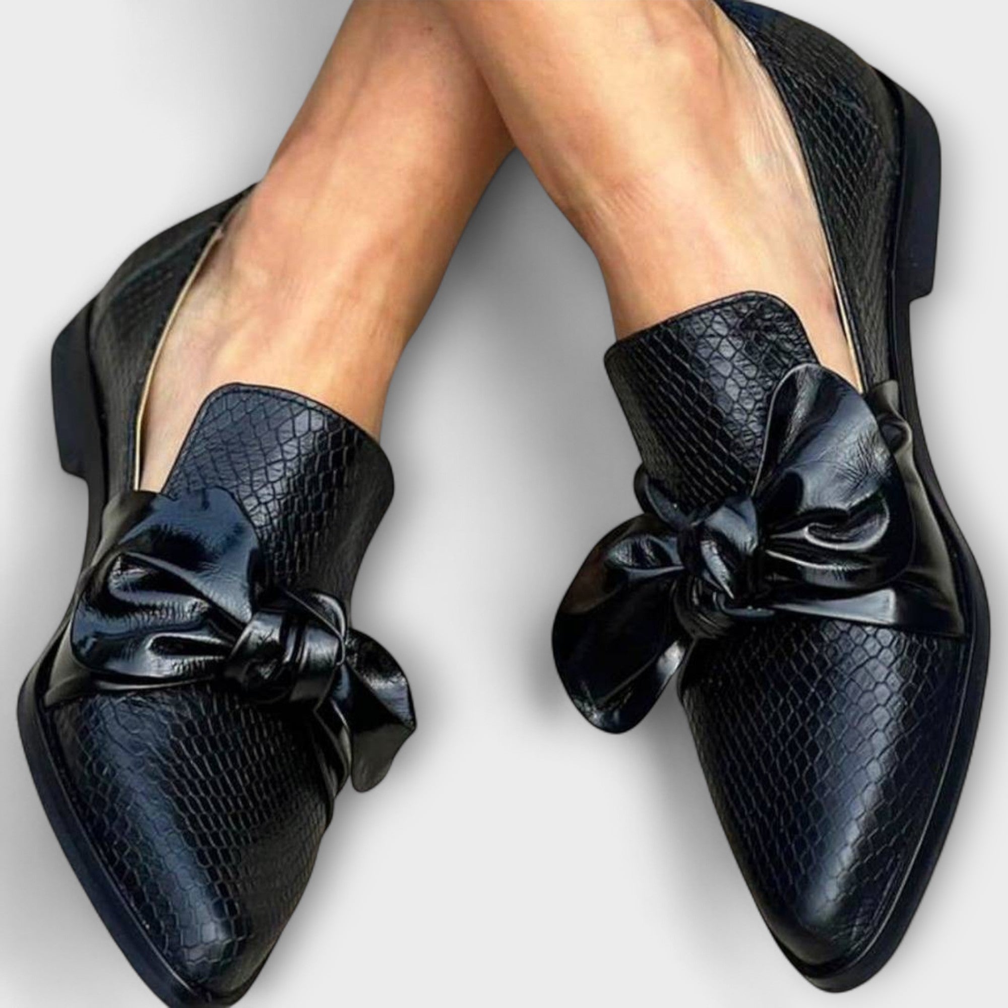 Claudia | Loafer with Bow Detail