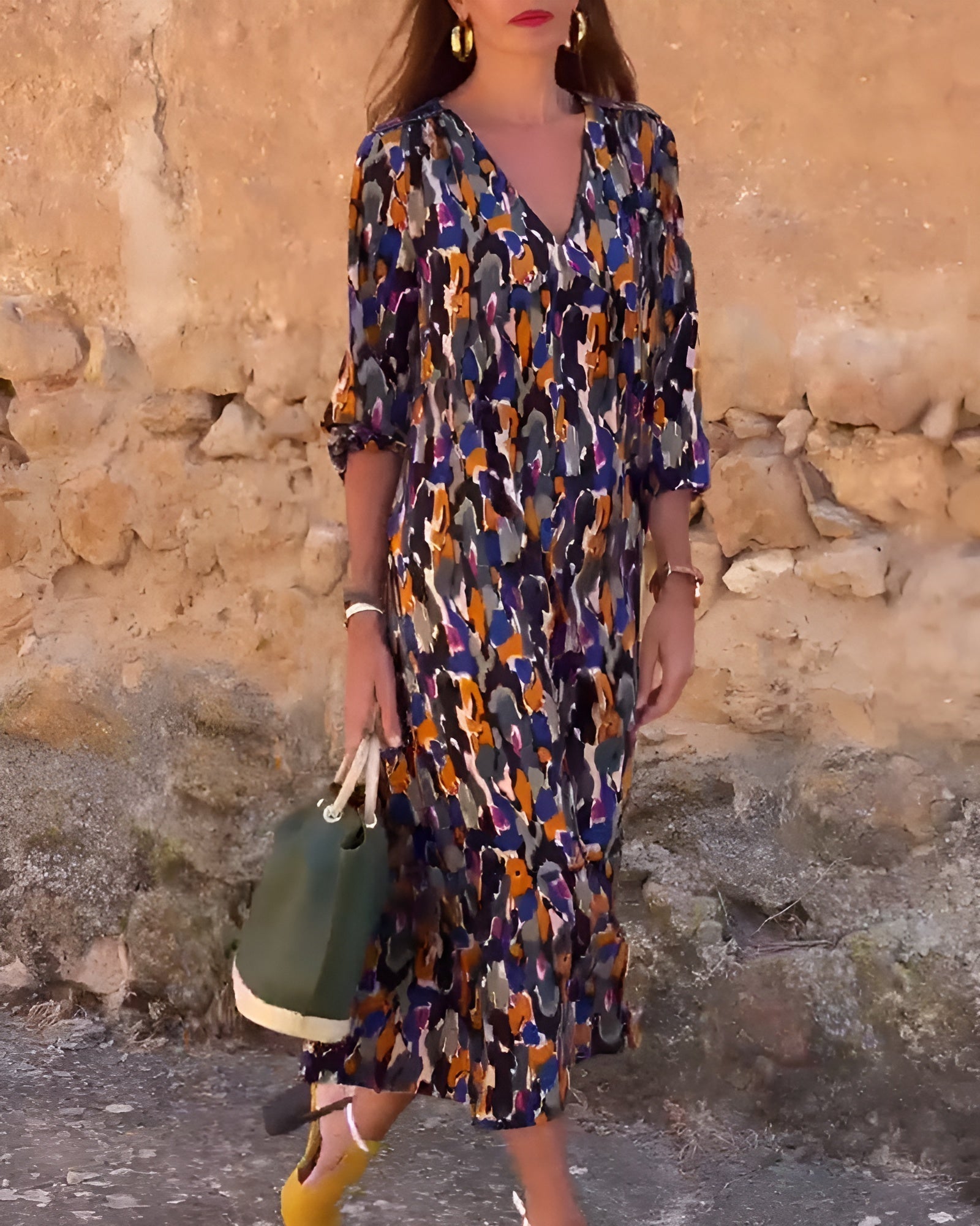 VIOLETTA | Long V-Neck Dress with Retro Print for Elegant Comfort on Any Occasion