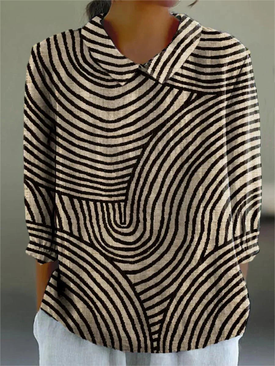 Maëlys – blouse with a hypnotic pattern